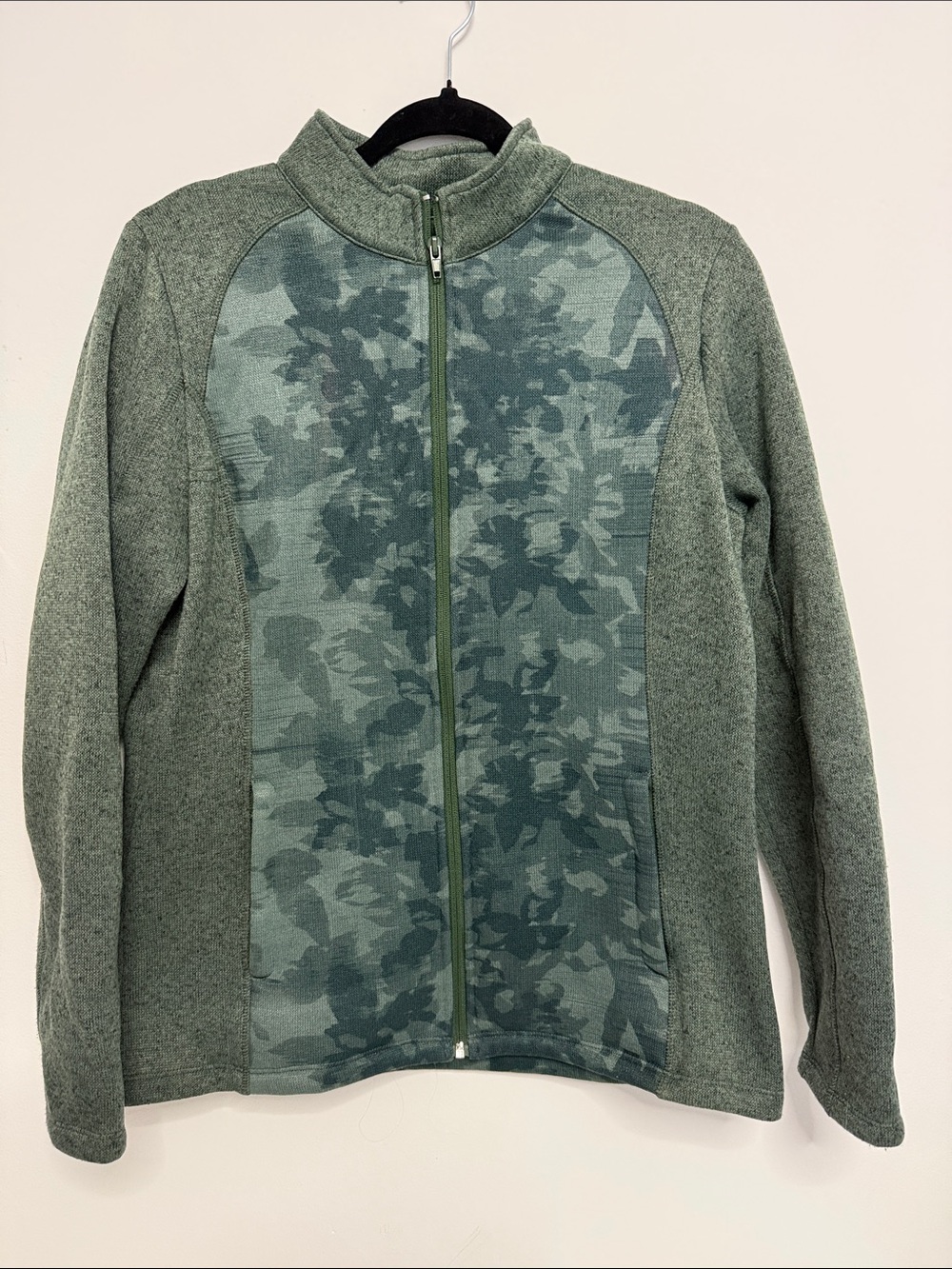 Callaway Women's Green Zip-Up Utility Jacket with Camouflage Panel